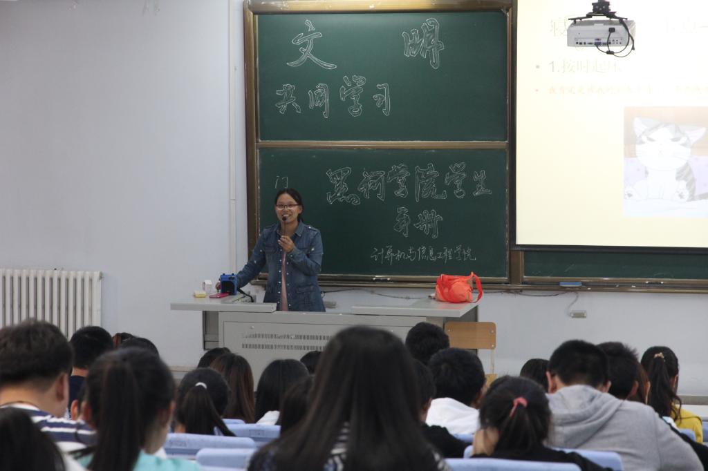 讲座中的张宇老师